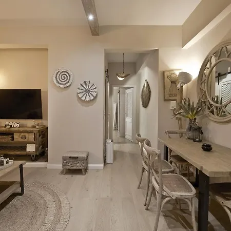 Stylish At Pagrati Apartment