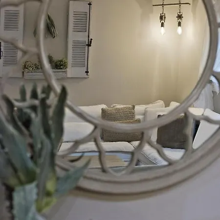 Stylish At Pagrati Apartment Athens