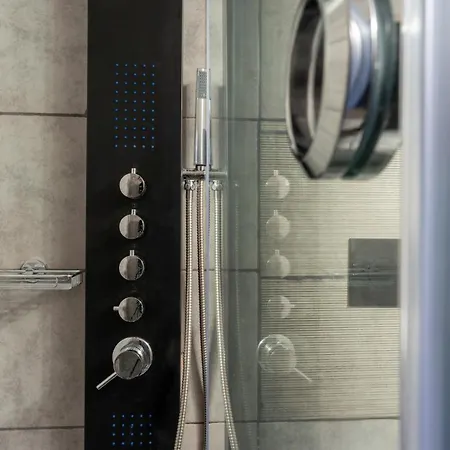 Apartment Luxury Overlooking The Citadel Of Tsakas Athens
