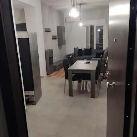 σπιτι ιδανικο για 4 ατομα στον αγ. νικολαο αττικησ * Athens