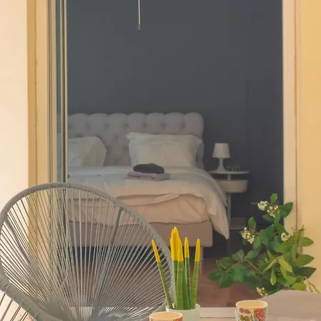 Apartment Bright 2bd Apt, Garden View & Parking - Glyfada