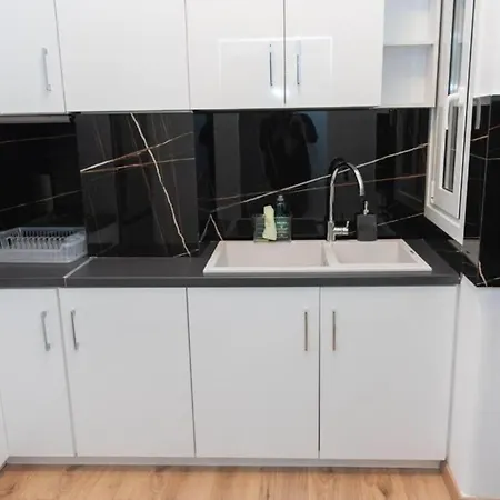 Renovated Spacious Flat 7min To Subway Station- Apartament Ateny