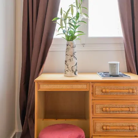 Crane Apartment *