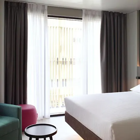 Moxy 3*