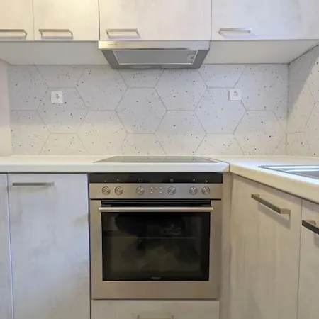 Beautiful 1 Bedroom Flat Near Olympic Stadium