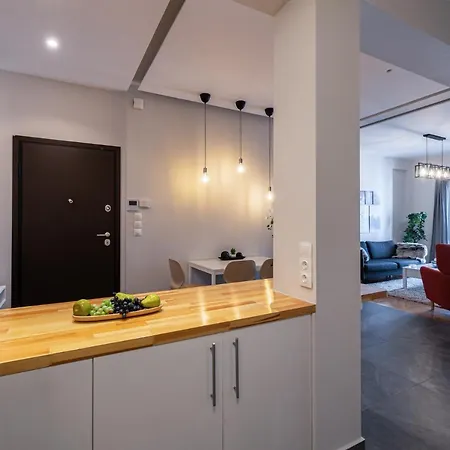 Cozy & Modern Near Panathenaic Stadium