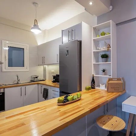 Cozy & Modern Near Panathenaic Stadium Apartment *