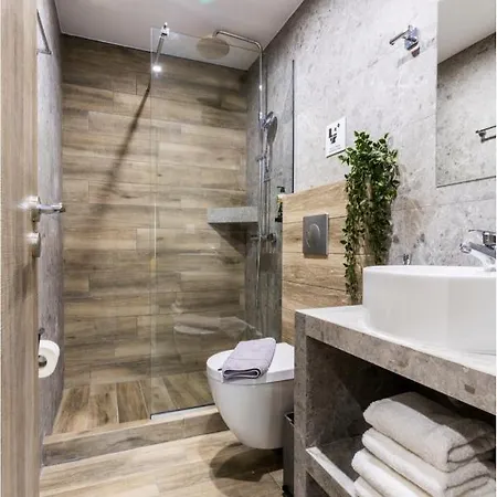 Raise Averof Serviced Apartment *
