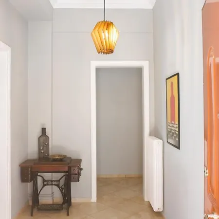 Bright 2bd Apt, Garden View & Parking - Glyfada * Athens