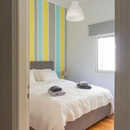 Apartment Bright 2bd Apt, Garden View & Parking - Glyfada *