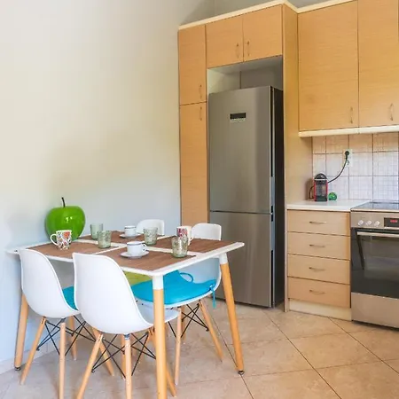 Bright 2bd Apt, Garden View & Parking - Glyfada Apartment Athens
