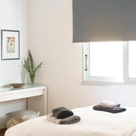 Bright 2bd Apt, Garden View & Parking - Glyfada Athens