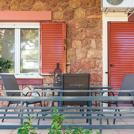 Bright 2bd Apt, Garden View & Parking - Glyfada Apartment *