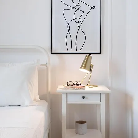 Apartment Breeze One Bedroom By Blupine