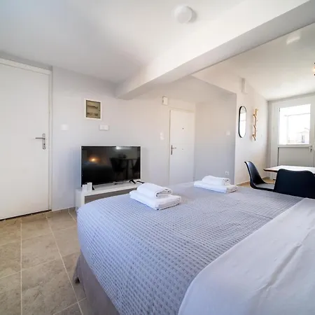 Aris123 By Smart Cozy Suites: 3*