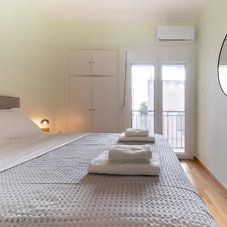 Aparthotel Aris123 By Smart Cozy Suites: 3*