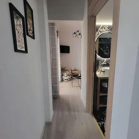 Under The Hill Apartment *