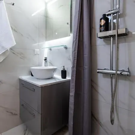 Plaka Nefeli Elegant Urban Retreat In Historic Heart Athens