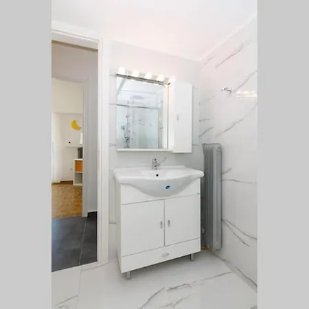 Sunlit 2br Oasis In Metaxourghio 3min From Metro Διαμέρισμα *