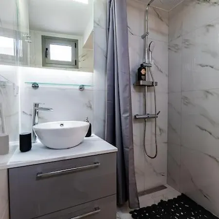 Plaka Nefeli Elegant Urban Retreat In Historic Heart Apartment *
