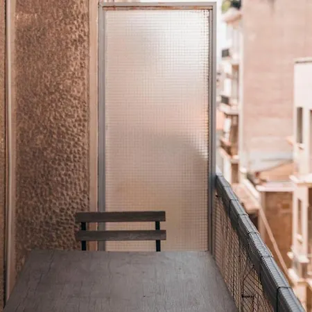 Comfortable 2 Bd Close To Archeological Museum