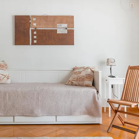 Comfortable 2 Bd Close To Archeological Museum Apartment *