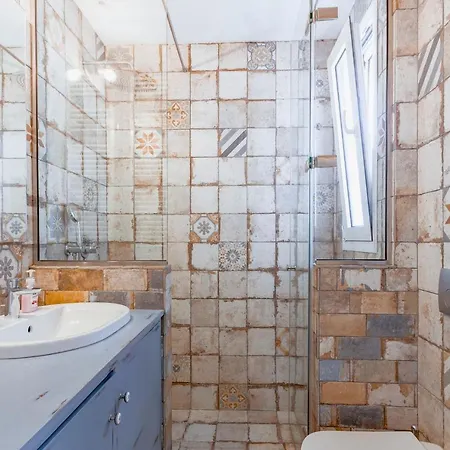 Comfortable 2 Bd Close To Archeological Museum Apartment