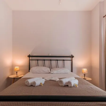 Comfortable 2 Bd Close To Archeological Museum Apartment Athens
