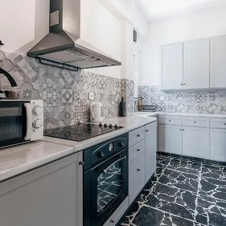 Comfortable 2 Bd Close To Archeological Museum *