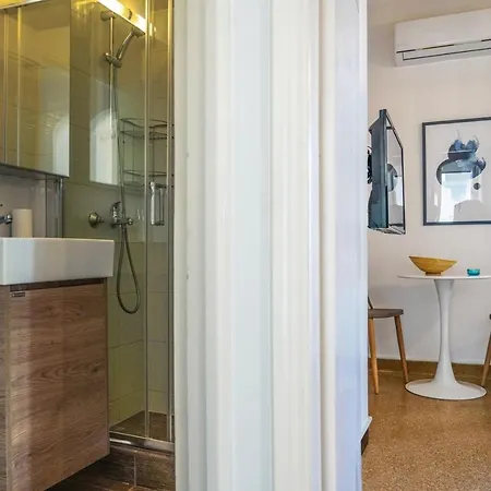 Apartment Breeze One Bedroom By Blupine Athens