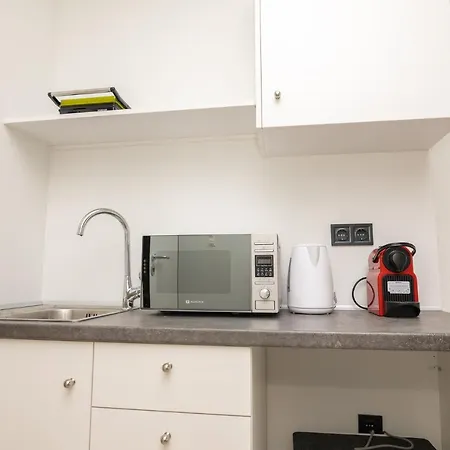 Facadoro Apartment