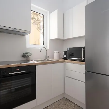 Διαμέρισμα Vibrant Urban Getaway: Modern 1-bedroom Near Bars, Parks, And Metro