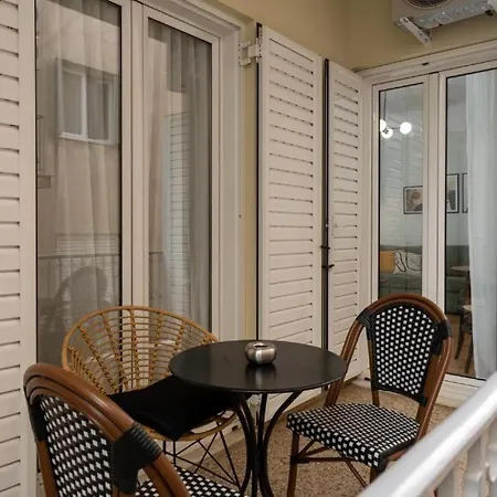 Vibrant Urban Getaway: Modern 1-bedroom Near Bars, Parks, And Metro Διαμέρισμα