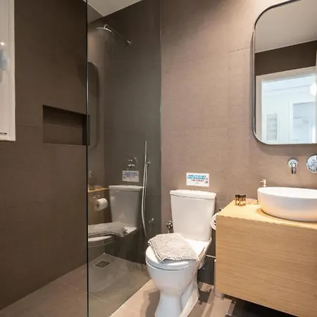 Vibrant Urban Getaway: Modern 1-bedroom Near Bars, Parks, And Metro * Αθήνα