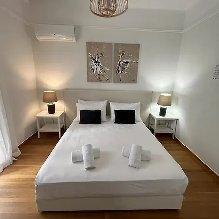 Vibrant Urban Getaway: Modern 1-bedroom Near Bars, Parks, And Metro Διαμέρισμα Αθήνα