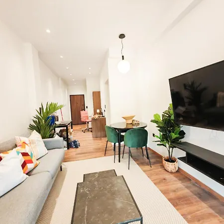 Ako12 - New, Stylish, Bright, Balcony