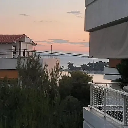 το σπίτι του καπετάνιου στη βουλιαγμένη