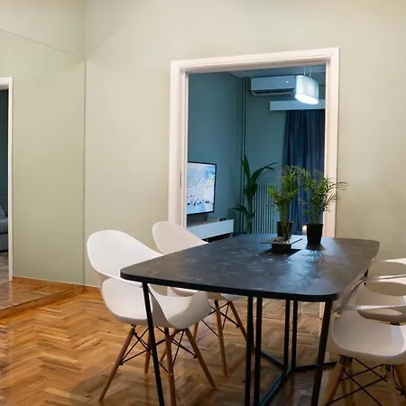 דירה Center Apt. On A Traffic Free Street *