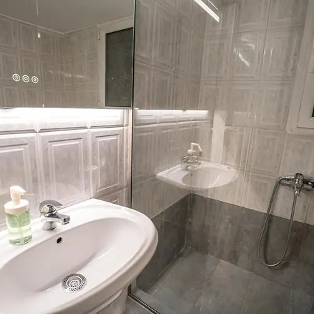 דירה Center Apt. On A Traffic Free Street אתונה