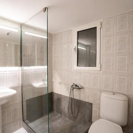 Center Apt. On A Traffic Free Street Apartment
