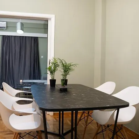 Apartment Center Apt. On A Traffic Free Street *