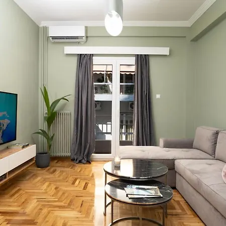 Center Apt. On A Traffic Free Street דירה *