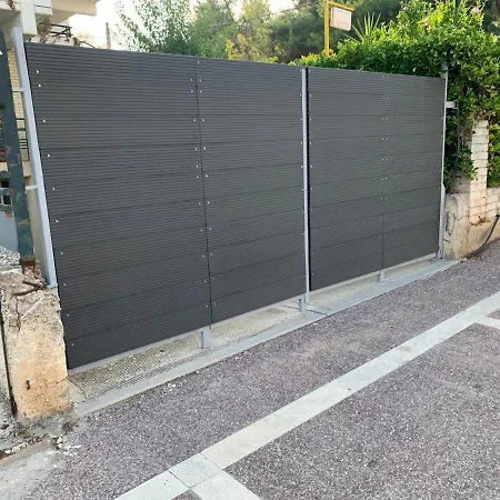 A Bright Art House With Parking Near Oaka For A Short Athens