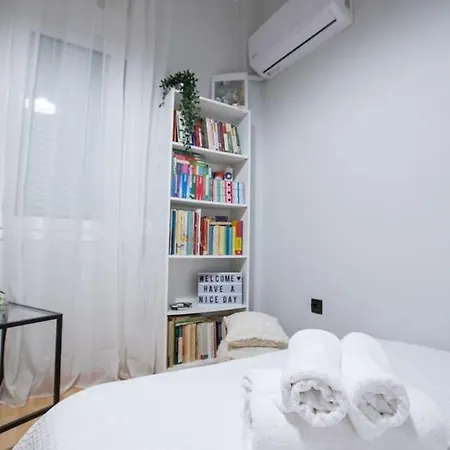 Sophie's House Near The Center Apartment
