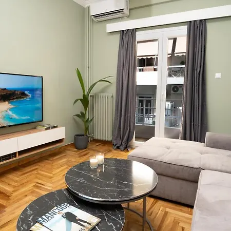 Center Apt. On A Traffic Free Street Apartment *