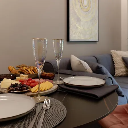 Acropolis Deluxe 1br Apartment