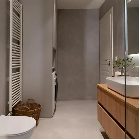 Acropolis Deluxe 1br Apartment