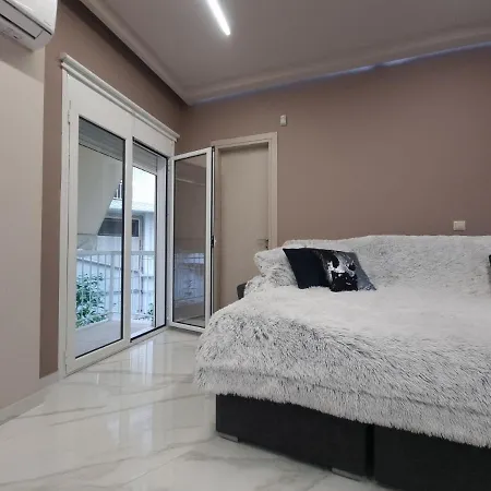 Central * Αθήνα