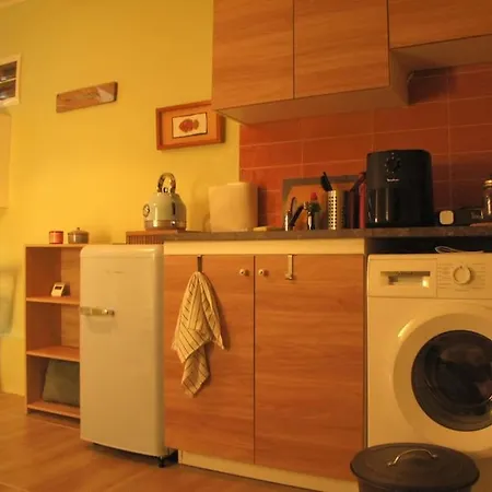 Tiny Duplex By The Park Apartment *