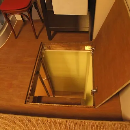 Apartment Tiny Duplex By The Park *